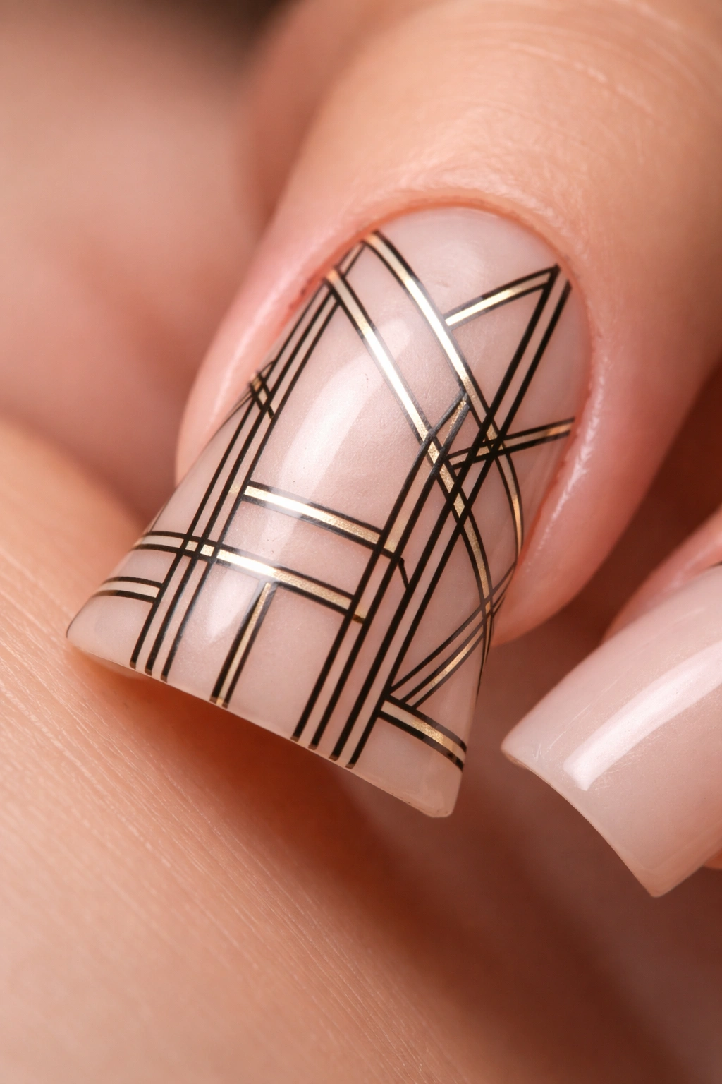 Duck nail with fine art deco line work on a nude base