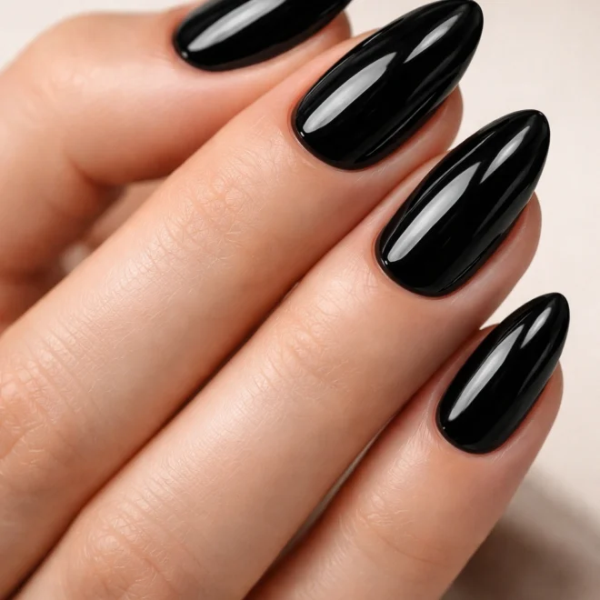 15 Short Dark-Tone Almond Nails Worth Trying