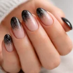 15 Short Glitter Almond Nails for a Night Out