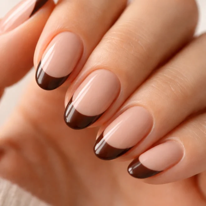 16 Short Brown French Tip Almond Nails to Try