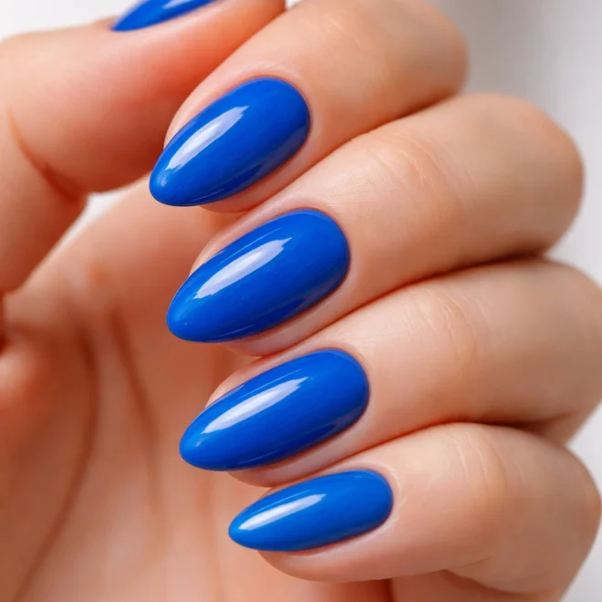 15 Short Bright-Colour Almond Nails That Pop