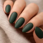 15 Short Dark Green Almond Nails Worth Trying