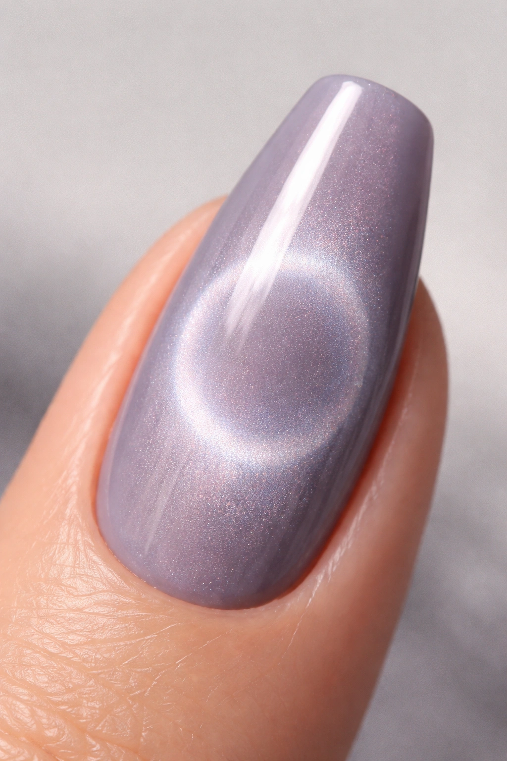 Close-up of lavender smoke halo cat-eye ballerina nail with muted lavender base