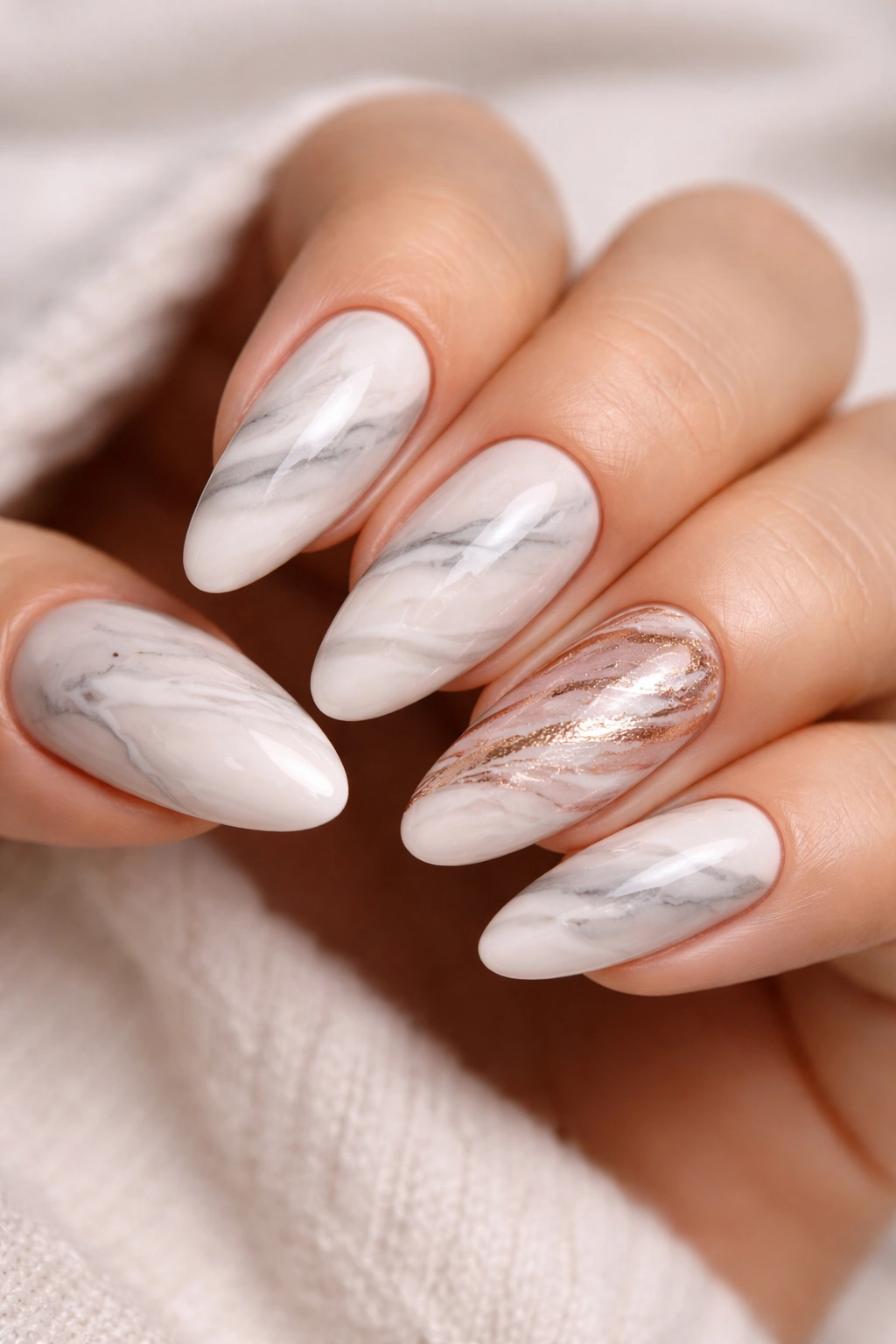 Nails with marble veining on nude base