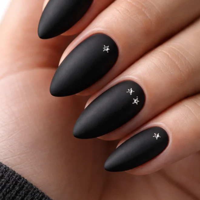 15 Short Gothic Almond Nails Anyone Can Recreate