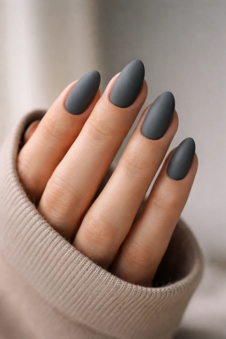 15 Short Grey Almond Nails That Look Good on Everyone