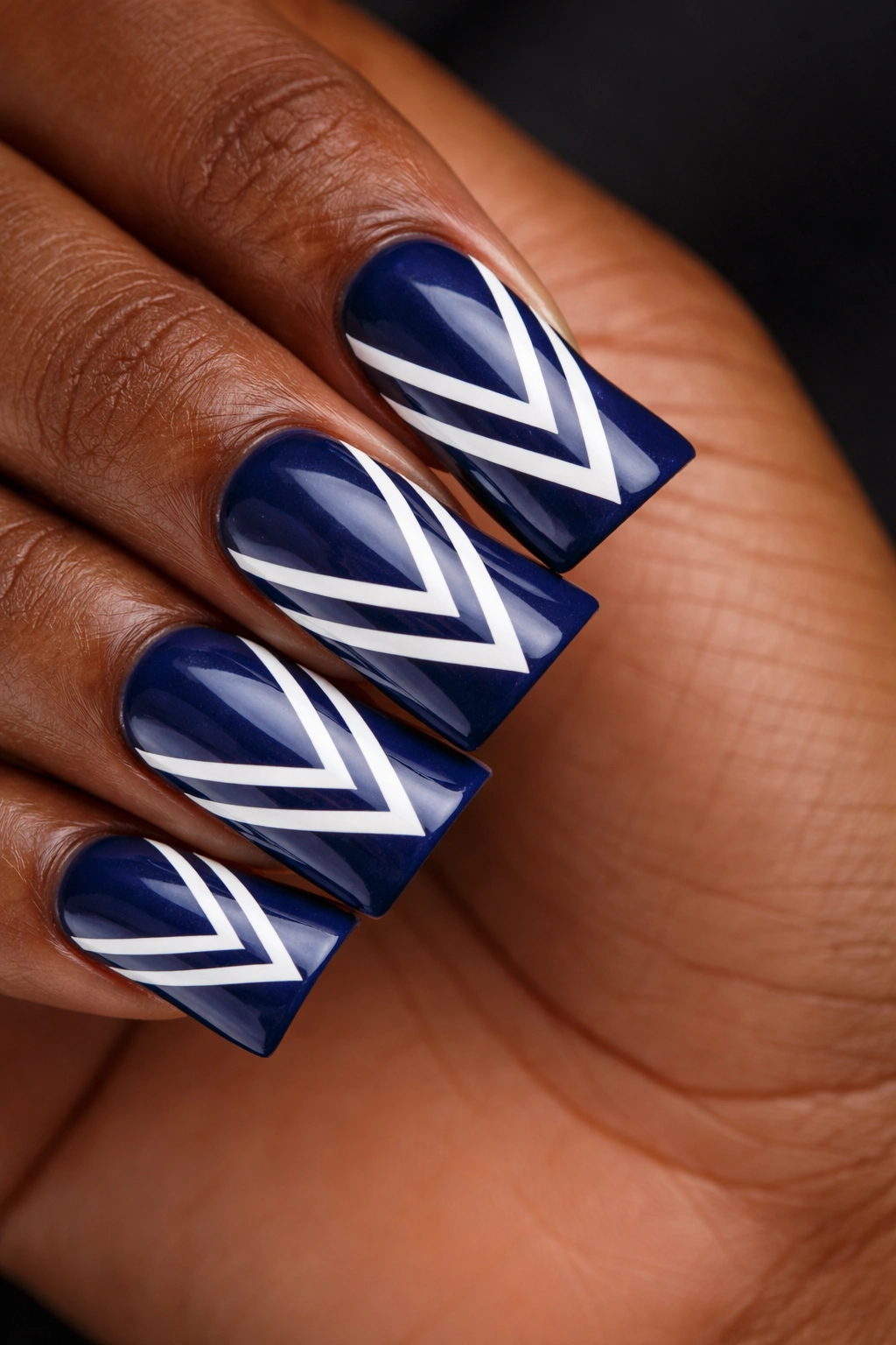 Duck nail tip midnight blue with white geometric lines