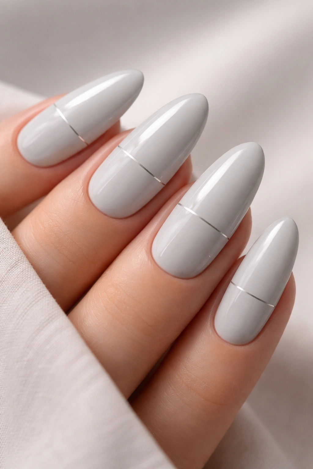 Oval nails in pale grey with a single delicate line detail