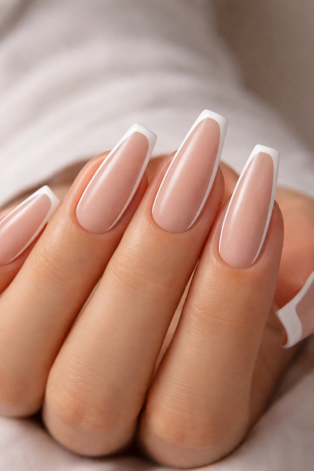 Nails with a thin white frame outlining the edges on a nude center
