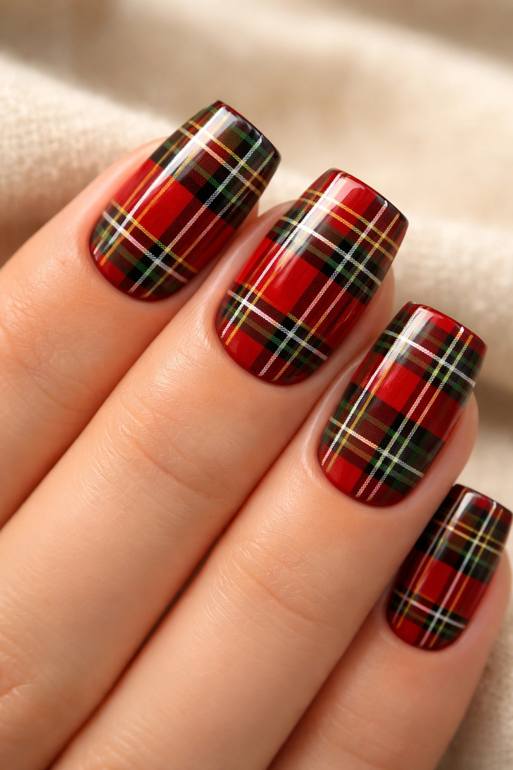 Nails with red and green plaid pattern