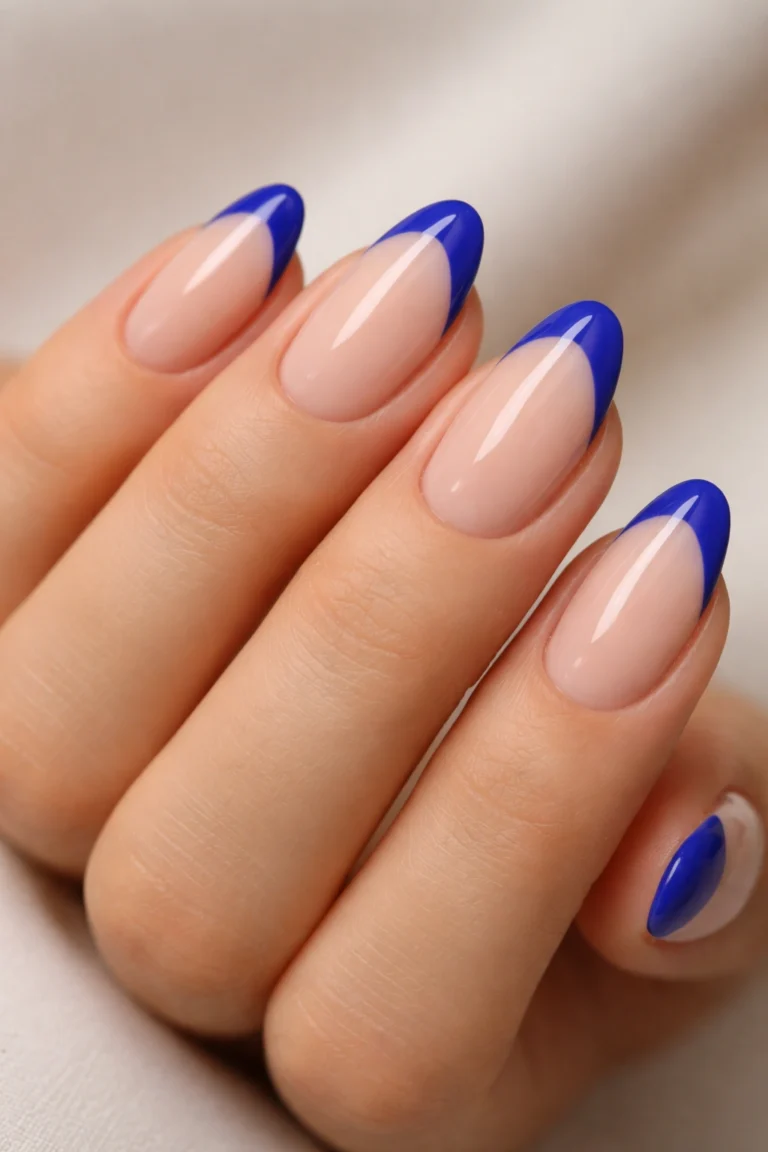 15 Royal Blue Short Almond Nails to Copy