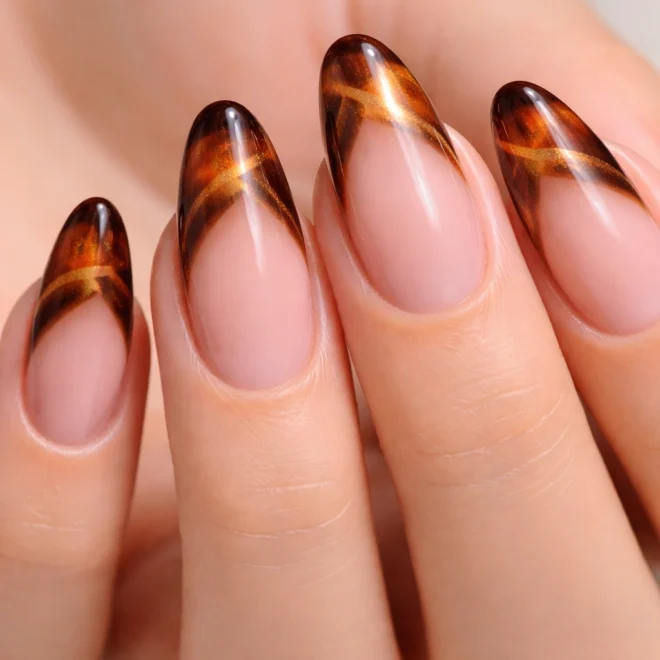 10 Amber Cat Eye Nails With a Warm Golden Glow