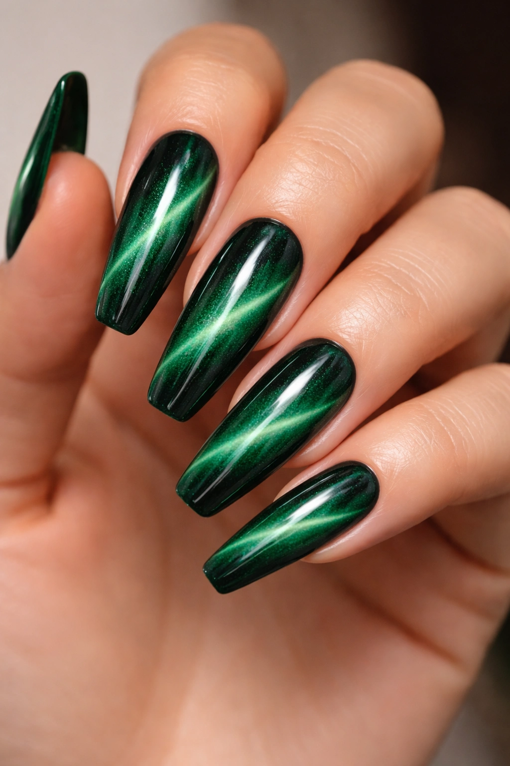 Emerald coffin nails with cat-eye magnetic stripe