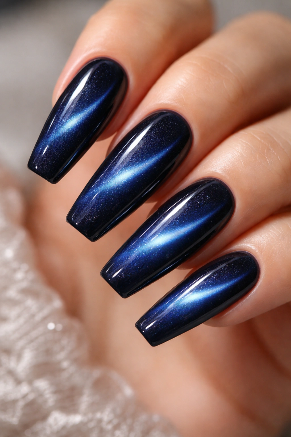 Midnight blue cat-eye coffin nails with velvet pull
