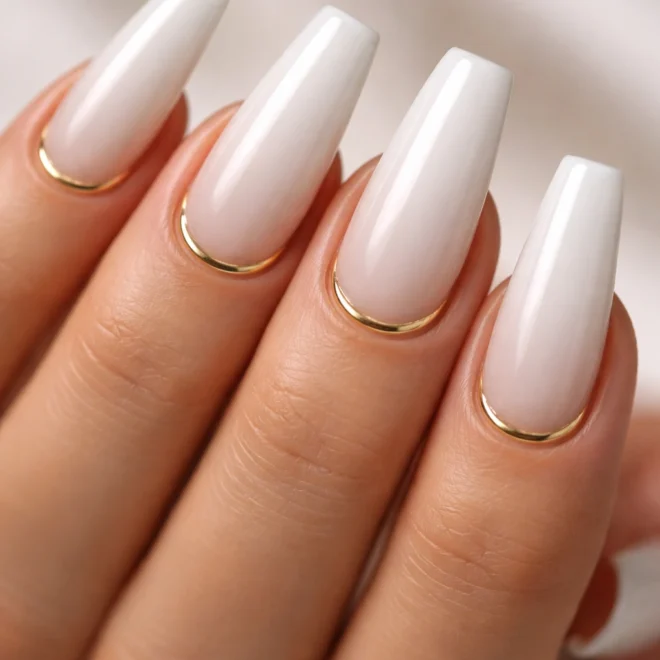 15 White and Gold Coffin Nails That Stay White