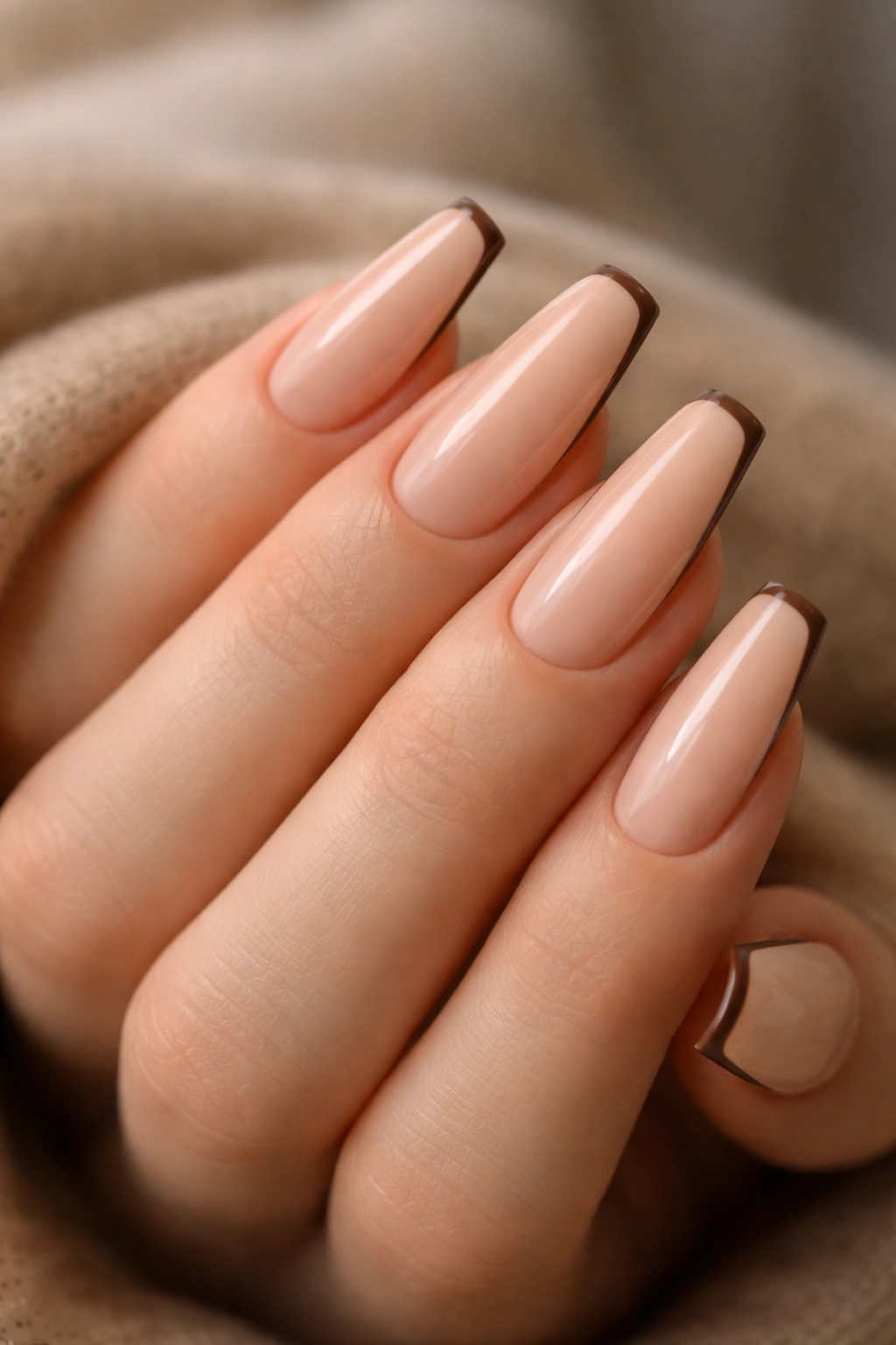 Mocha outline French nails on a nude base