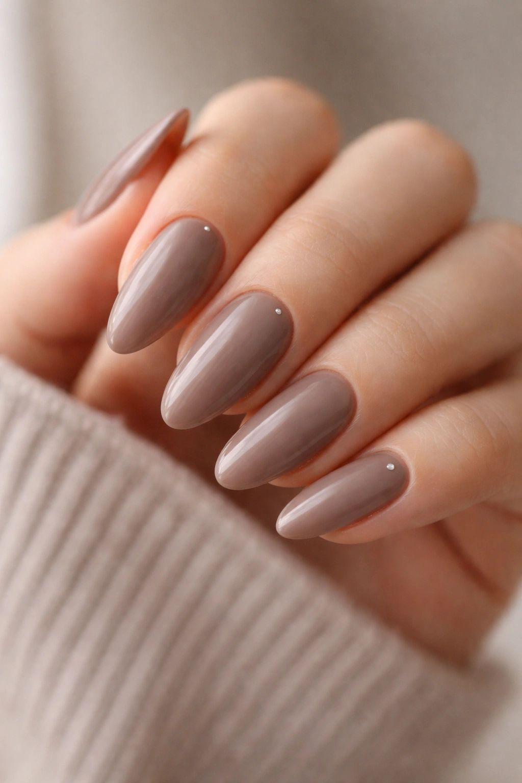 Almond nails in mushroom taupe with minimal design
