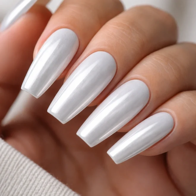 15 White Chrome Coffin Nails That Shine
